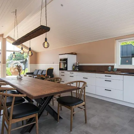 Vakantiehuis Luxury Retreat With Sea View - By Traum *